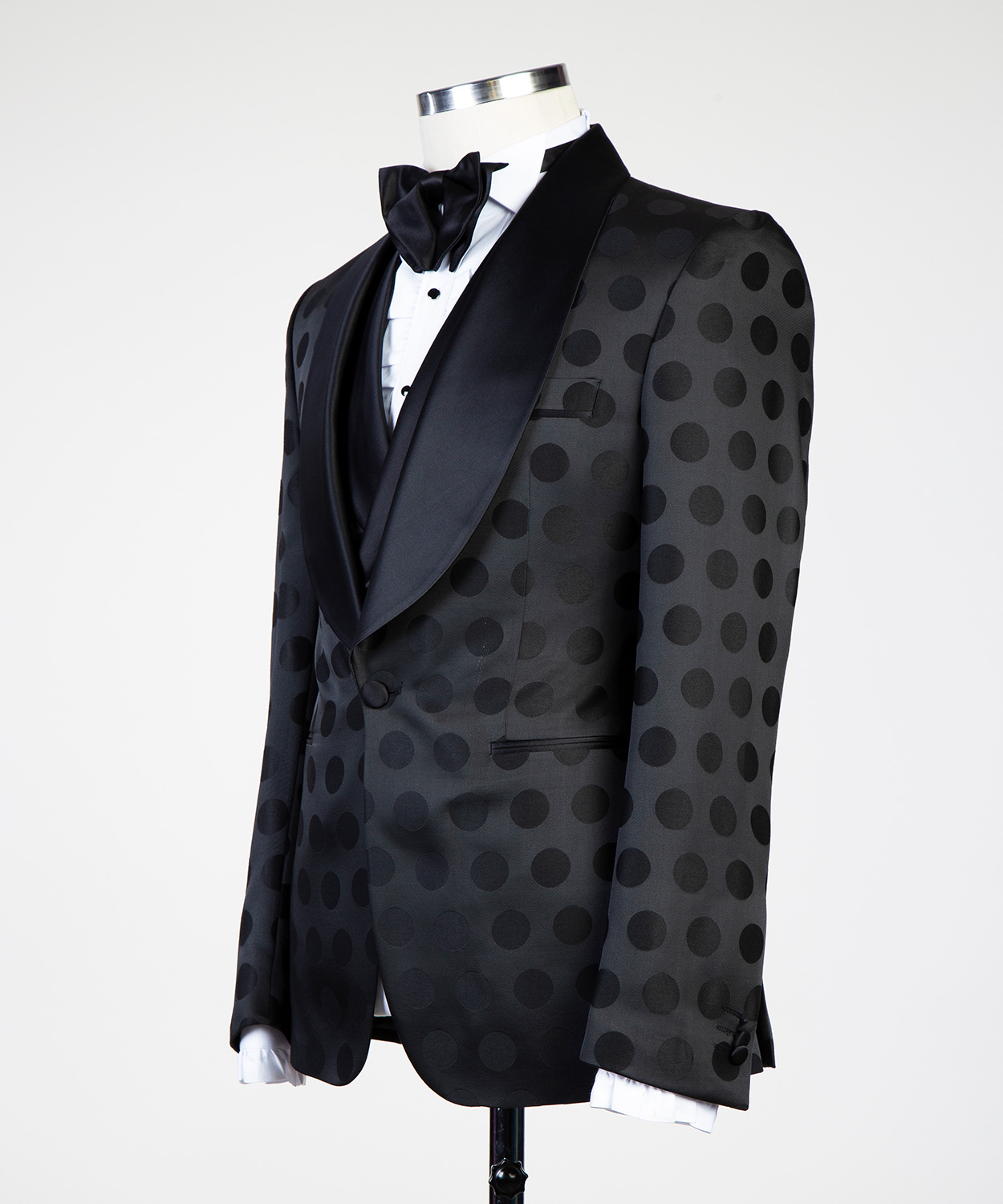 Tuxedo Black with big spots - Image 3