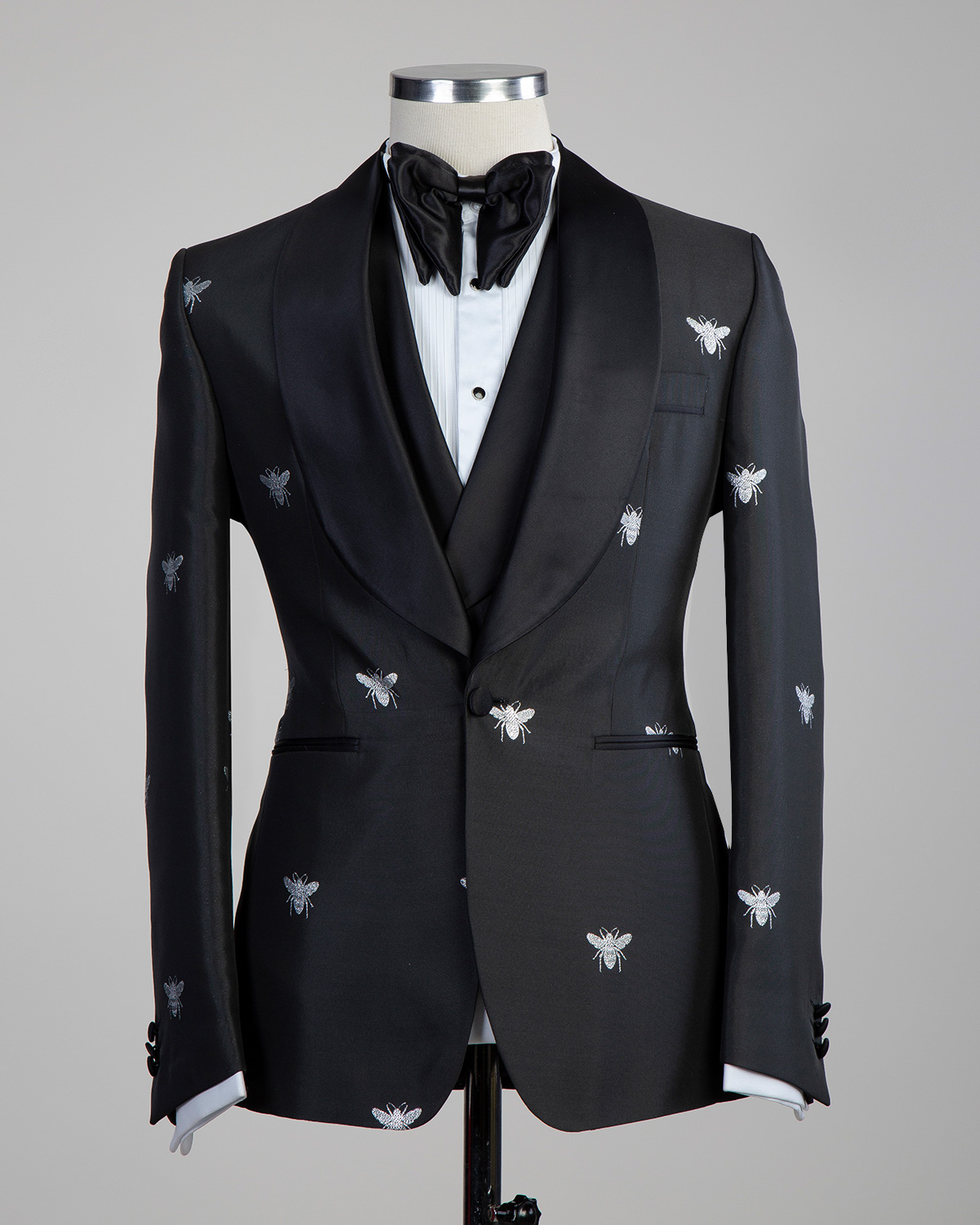 Tuxedo Nigth blue and Grey bee disign - Image 2