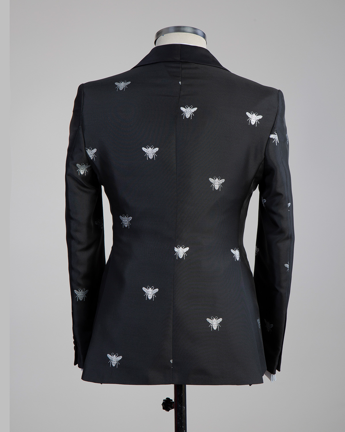 Tuxedo Nigth blue and Grey bee disign - Image 4