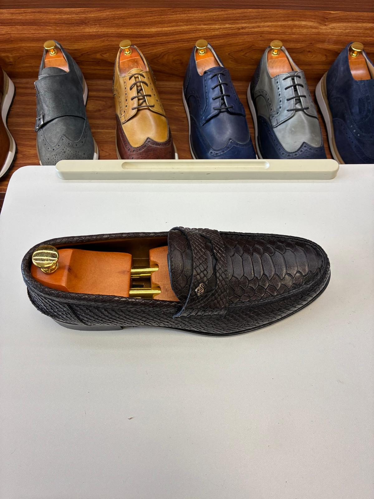 Signature Amber Textured Dress Shoe - Image 2