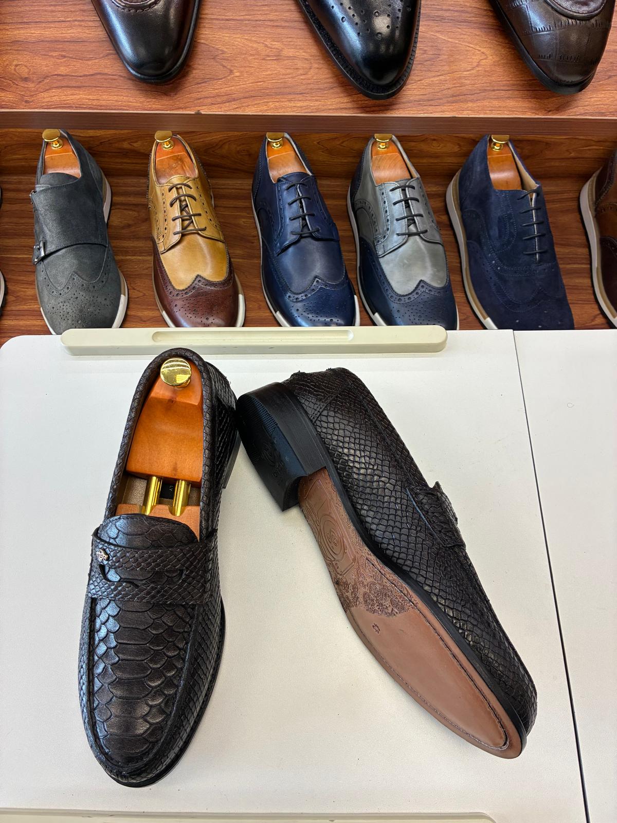 Signature Amber Textured Dress Shoe - Image 3