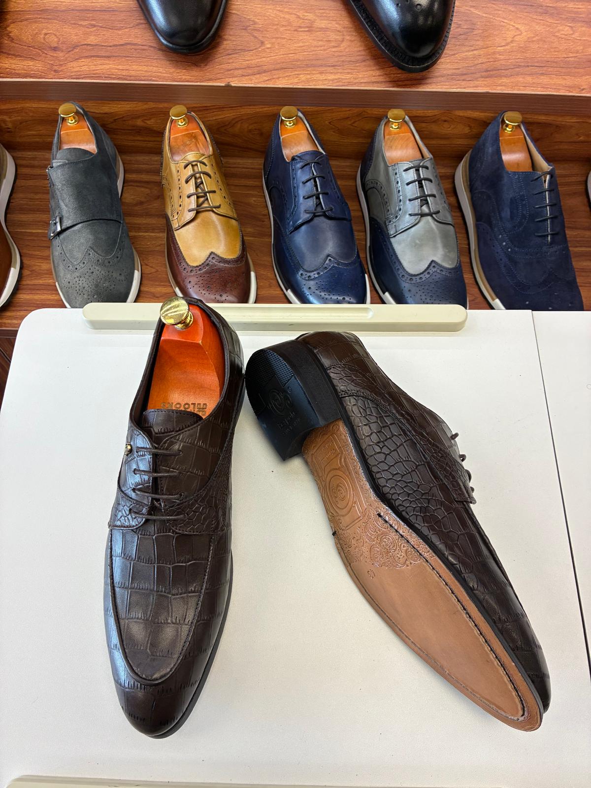 The Sovereign Engraved-Sole Derby