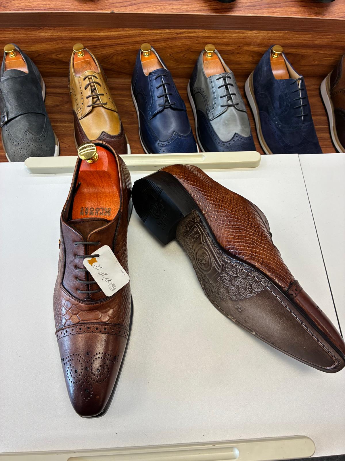 The Glooks Artisan Medallion Oxford - Image 4