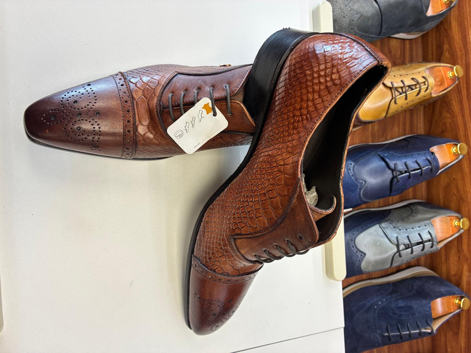 The Glooks Artisan Medallion Oxford - Image 3