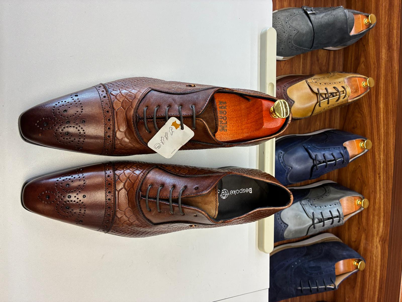 The Glooks Artisan Medallion Oxford - Image 2