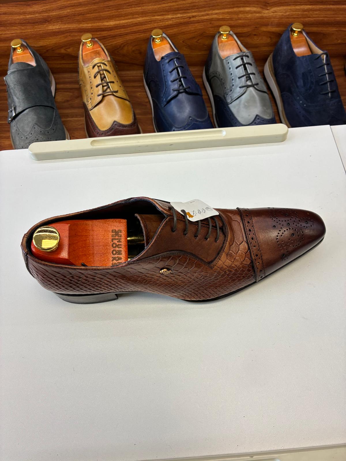The Glooks Artisan Medallion Oxford - Image 5