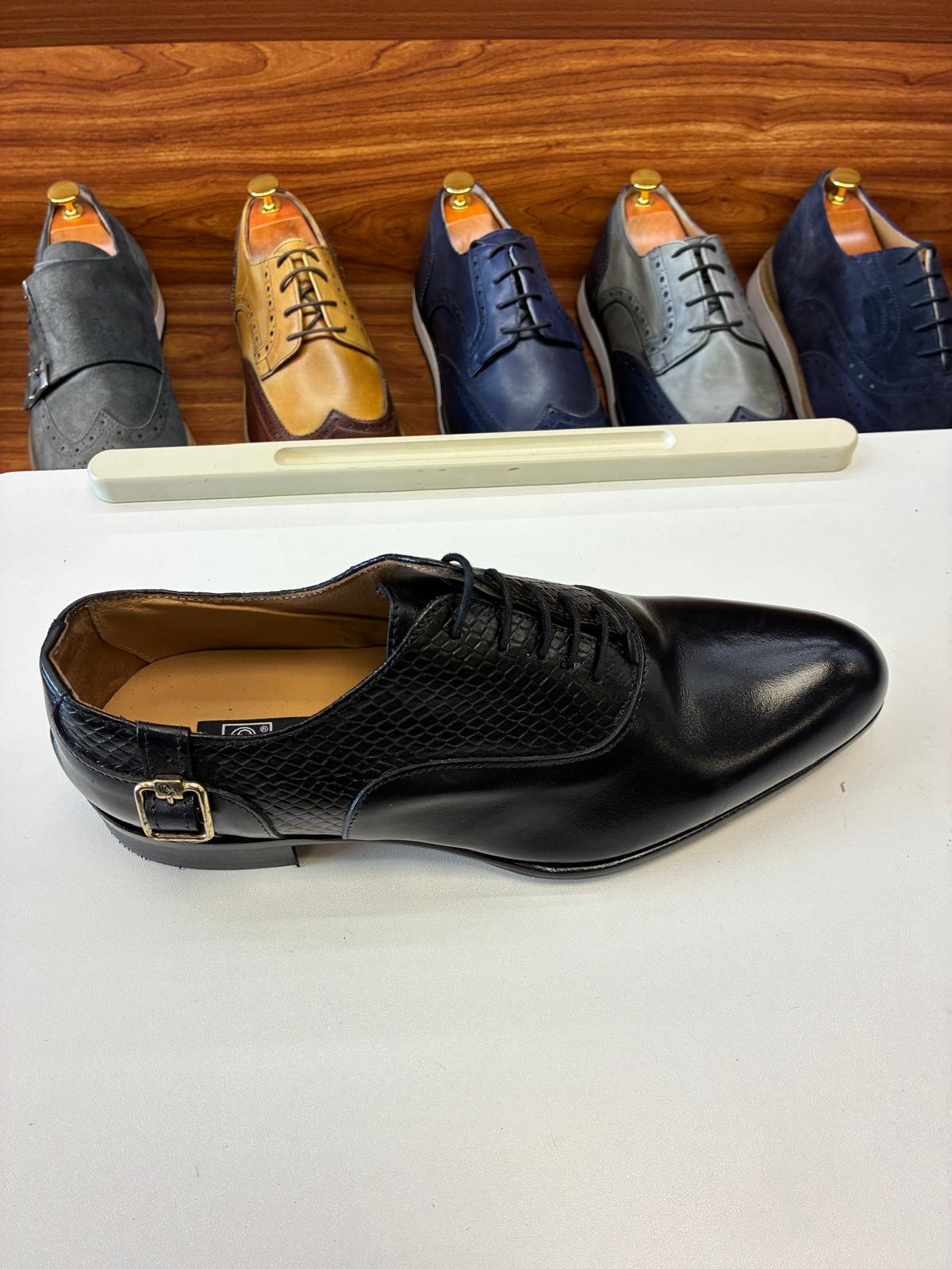 The Onyx Buckle-Detail Scale Oxford