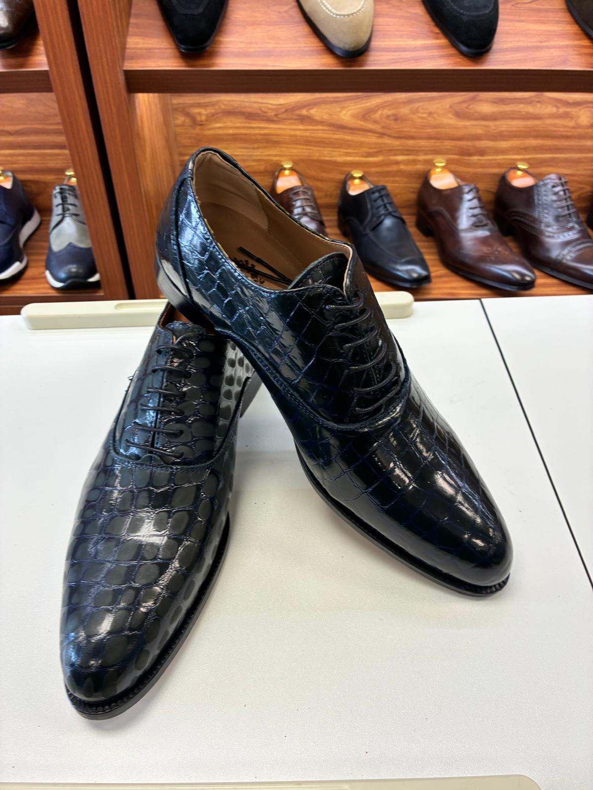 Noir Prestige Lace-Up - Image 4