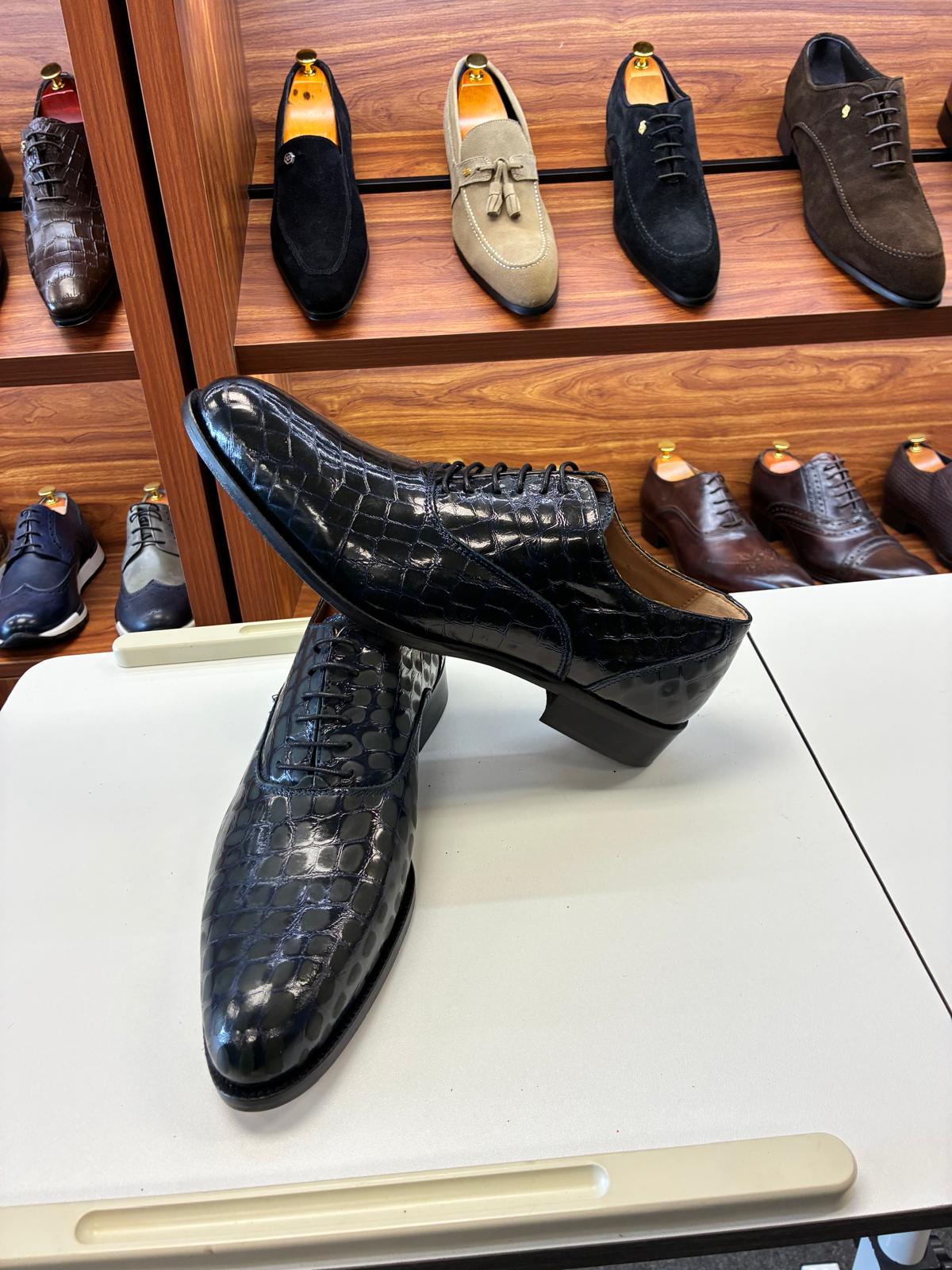 Noir Prestige Lace-Up - Image 3