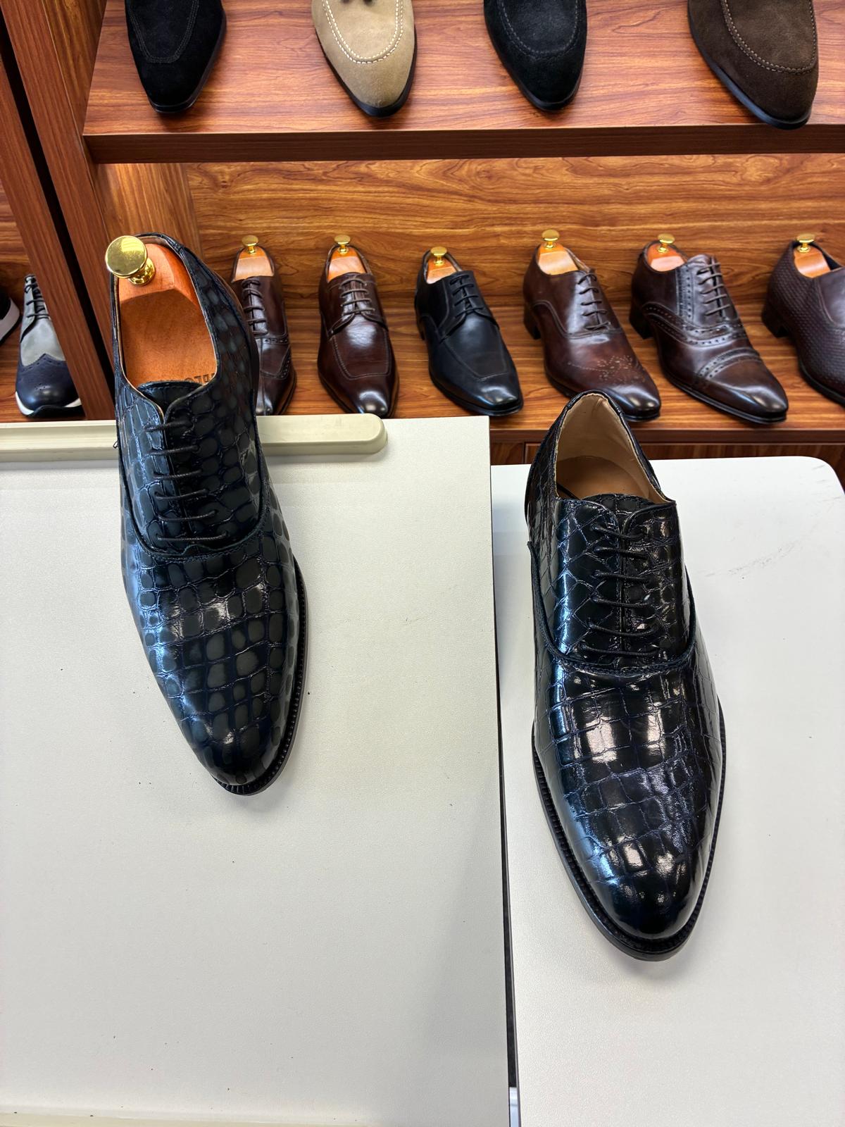 Noir Prestige Lace-Up - Image 5