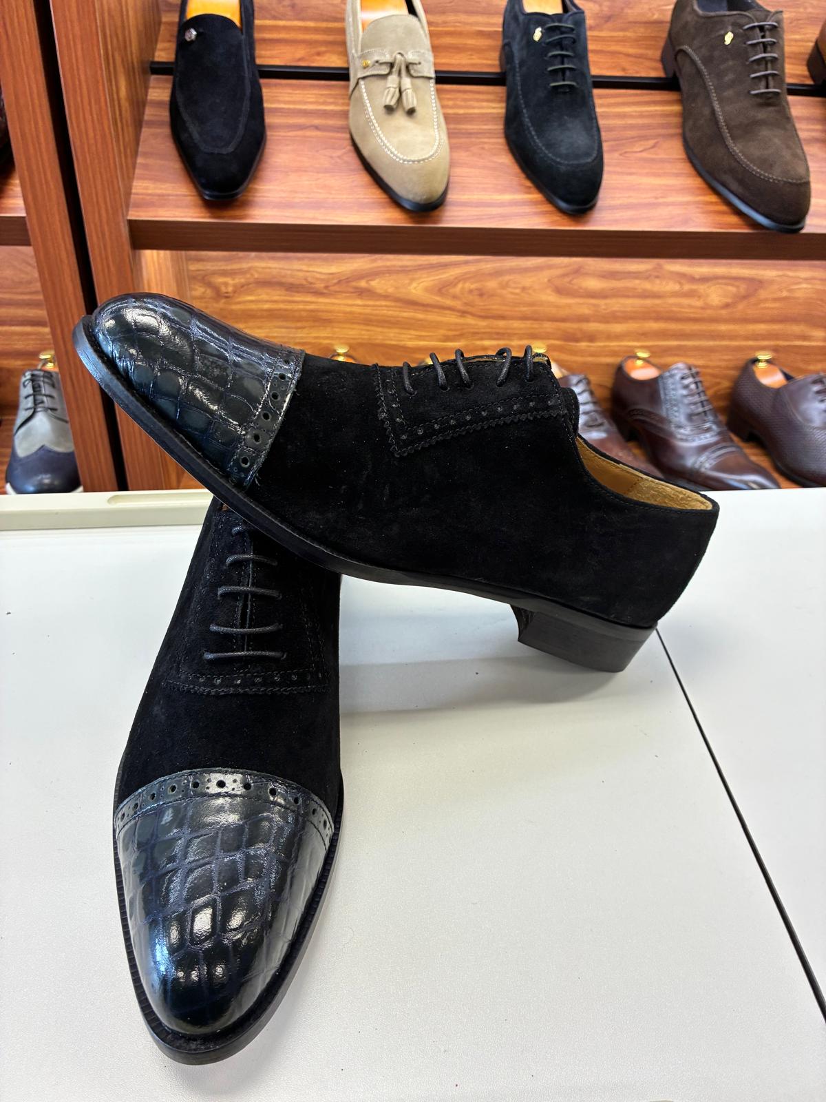 Noir Textura Lace-Up - Image 3