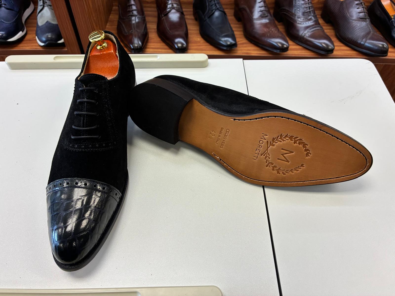 Noir Textura Lace-Up - Image 2